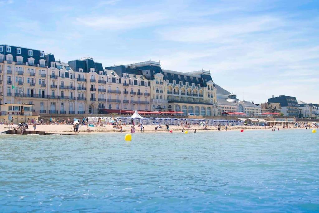 Joli Studio Pres Du Front De Mer Cabourg Eksteriør billede